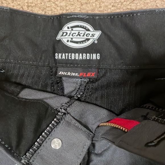 Dickies Skateboarding signature interior red detailing. - Picture 4 of 11